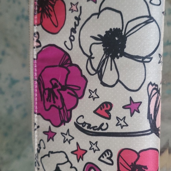 Coach - Picture 4 of 4